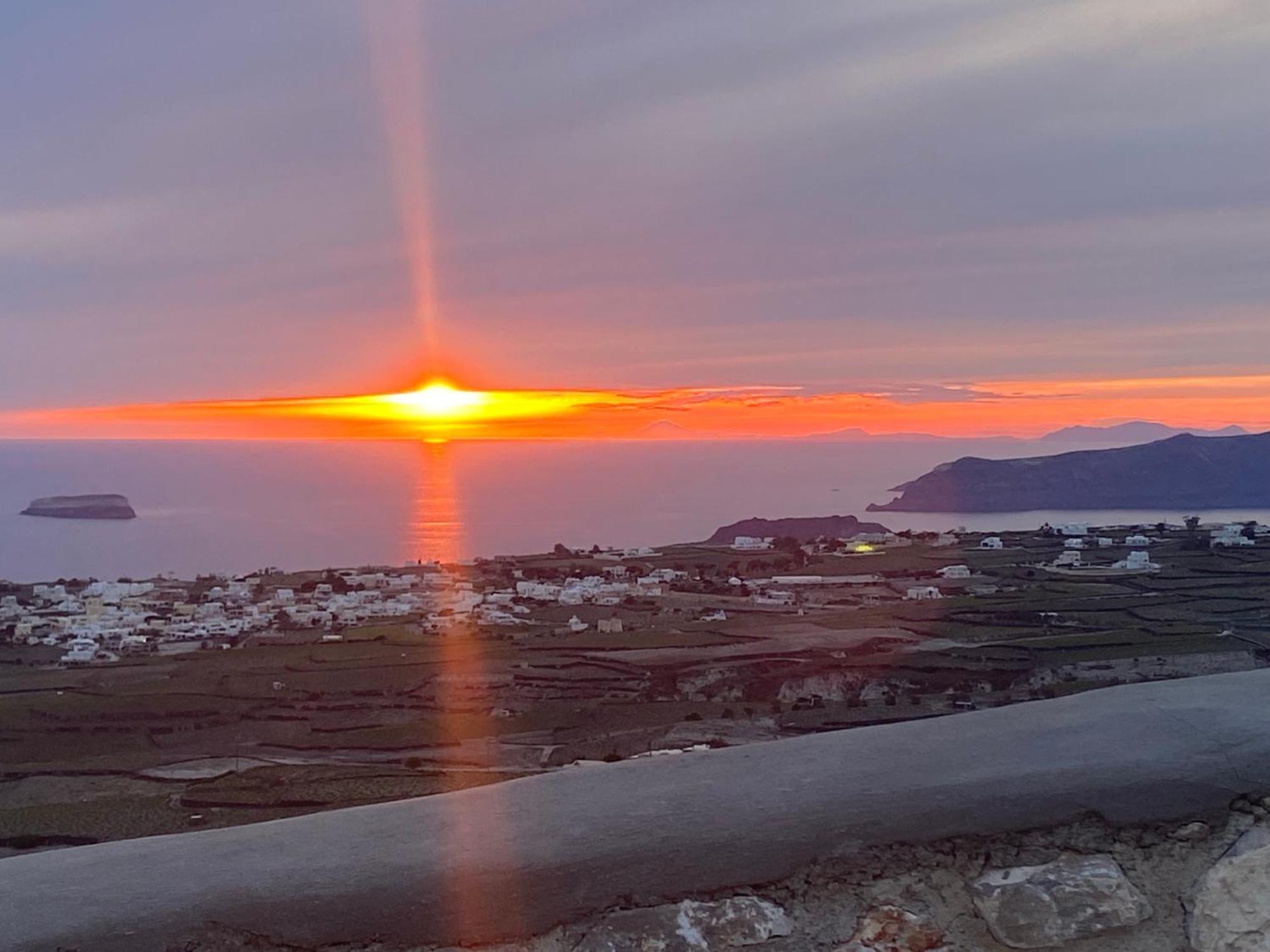 Ena Suites Santorini Pyrgos Kallistis ภายนอก รูปภาพ