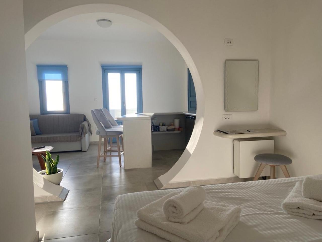 Ena Suites Santorini Pyrgos Kallistis ภายนอก รูปภาพ